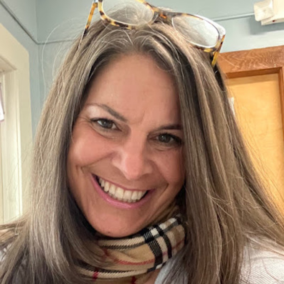 Meet your Posher, Tricia - Picture 1 of 1